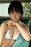 咬住下唇